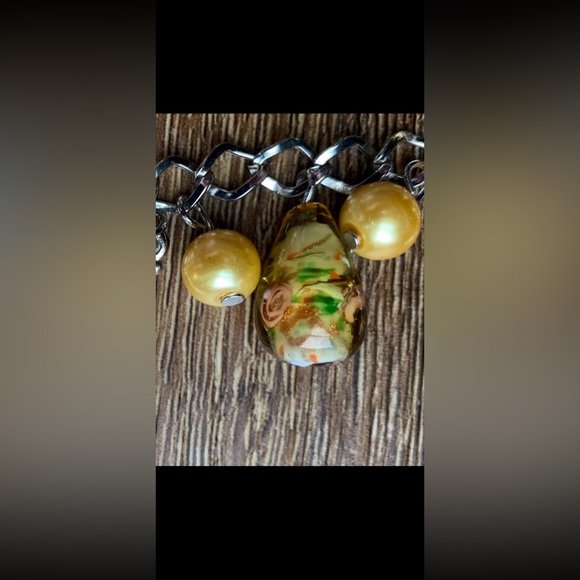 NWOT, Charm Bracelet, Unknown Artist, Glass Floral Beads w/ Keys and Faux Pearl - Picture 7 of 9